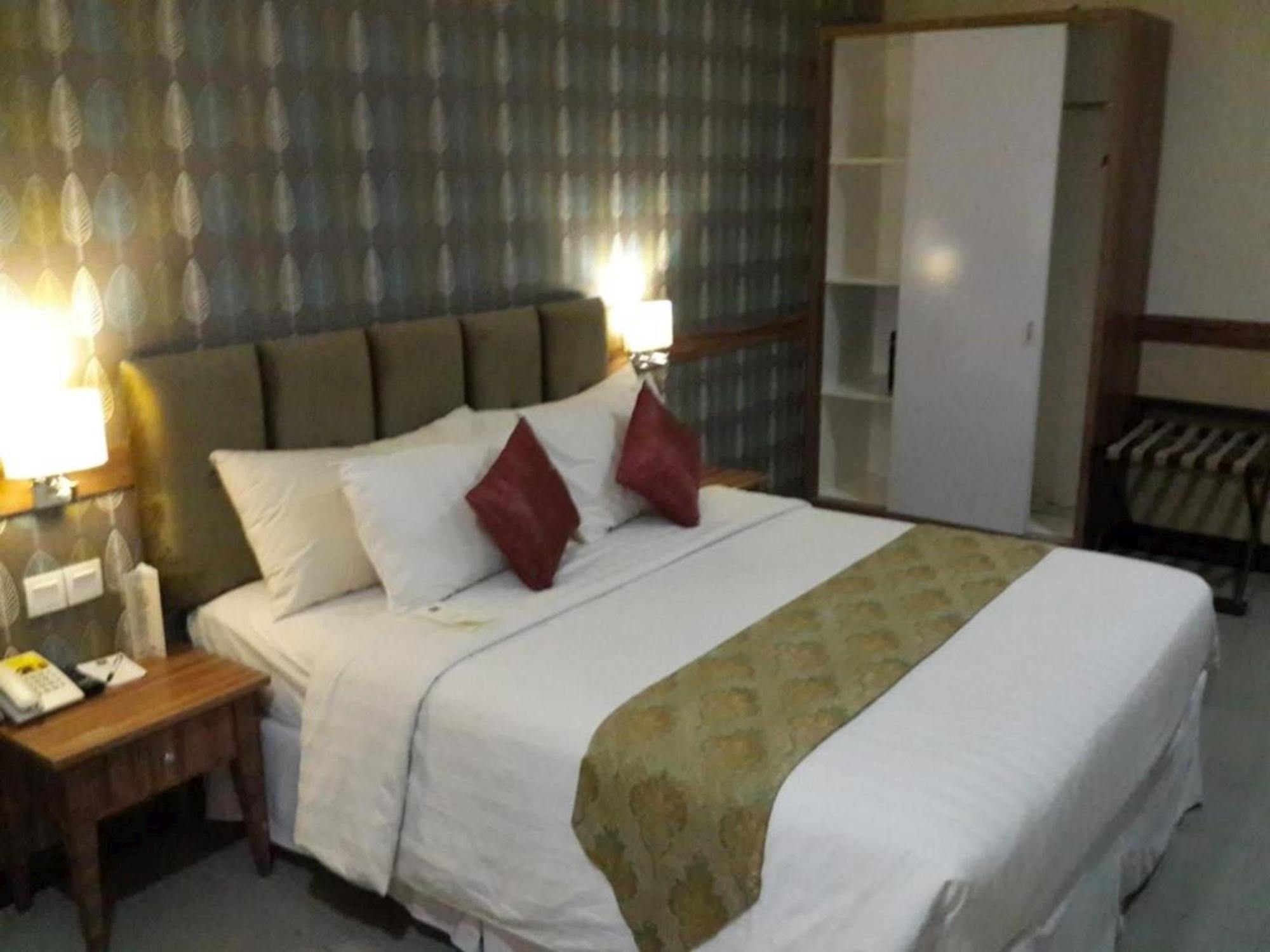 Amarelo Hotel Solo Dış mekan fotoğraf